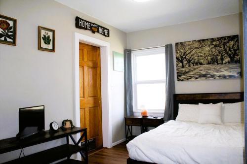 Clyde Park House | Peaceful Stay with Outdoor Games!