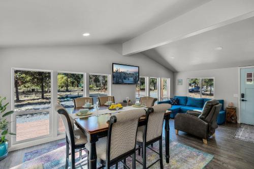 La Pine House | Peacock Pickleball Paradise