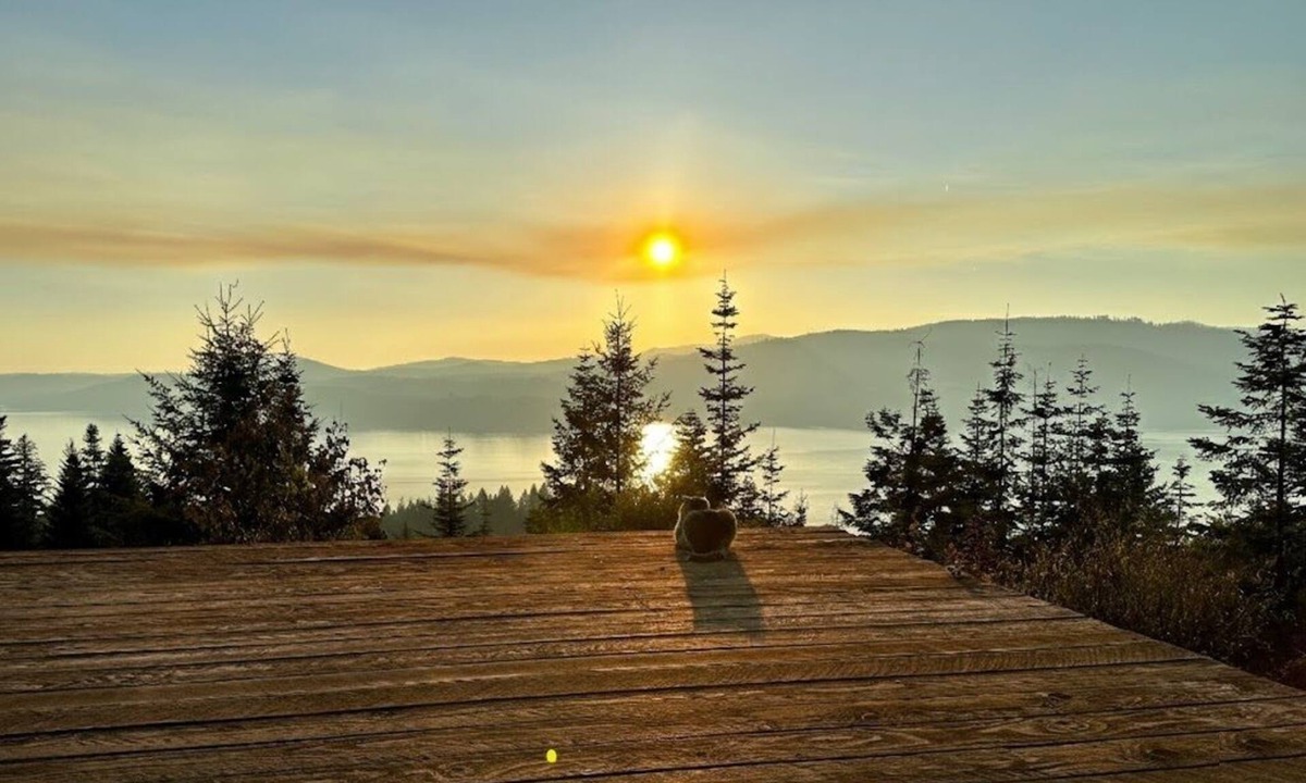 Harrison Cottage | Peek-A-Lake GuestHouse. Lakeview on 30 Acres