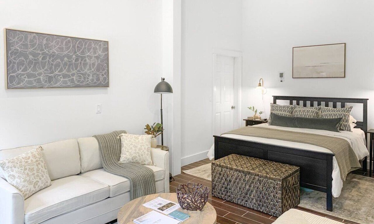 Langley Apartment | Perch - Baker's Acres: Tranquil Studio on View Property