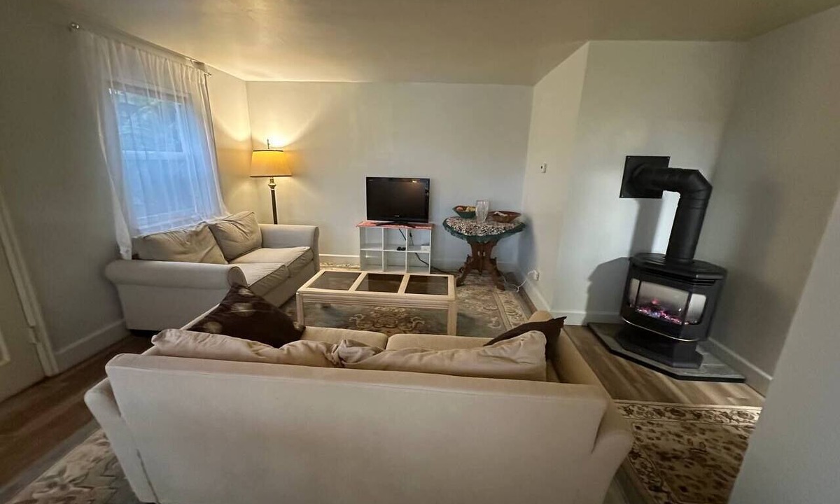 Magnolia Apartment | Perfect 2-bedroom apartment in Magnolia Seattle neighborhood