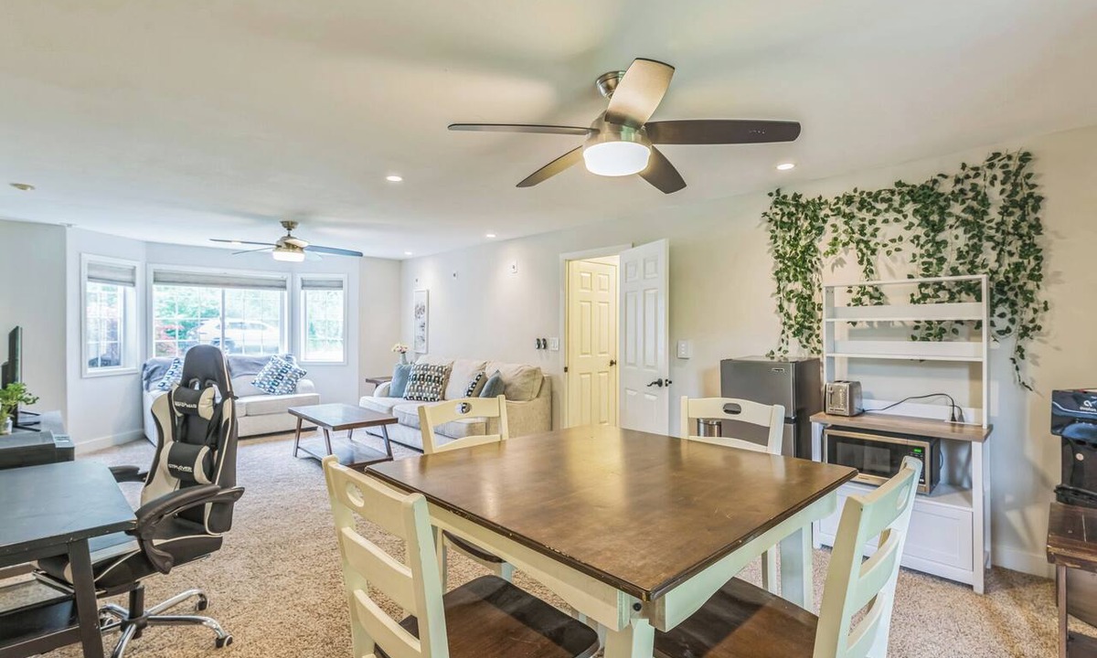 Cathcart House | Perfect 4-bedroom house in adorable Snohomish for your getaway