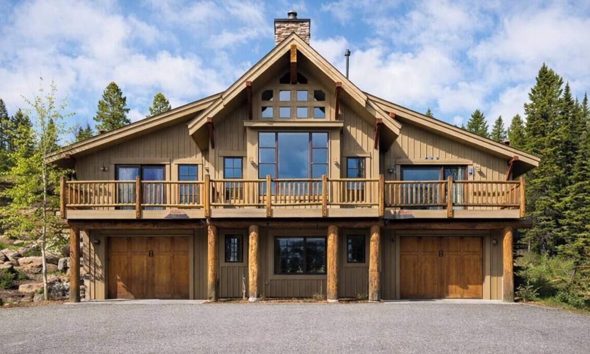 Big Sky House | Perfect Family GetAway! Ski-in-Ski-Out Home, Cowboy Heaven