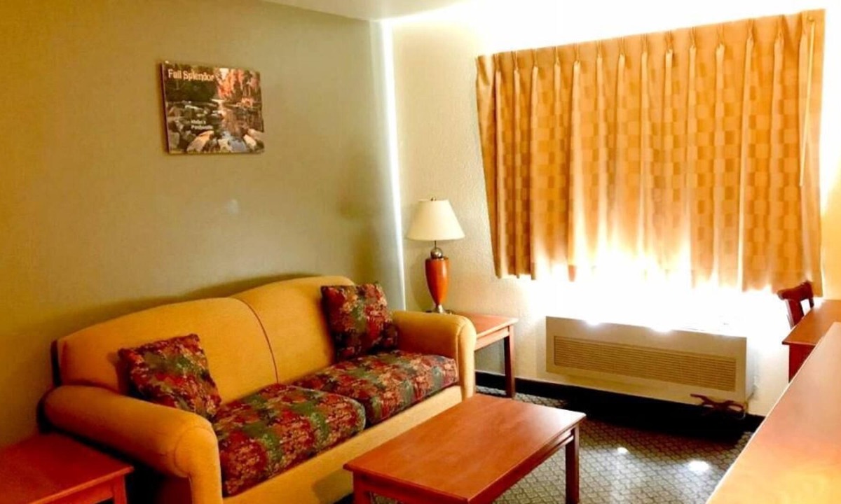 Kellogg House | Perfect for Business Trips! Comfort and Convenience, Free Breakfast