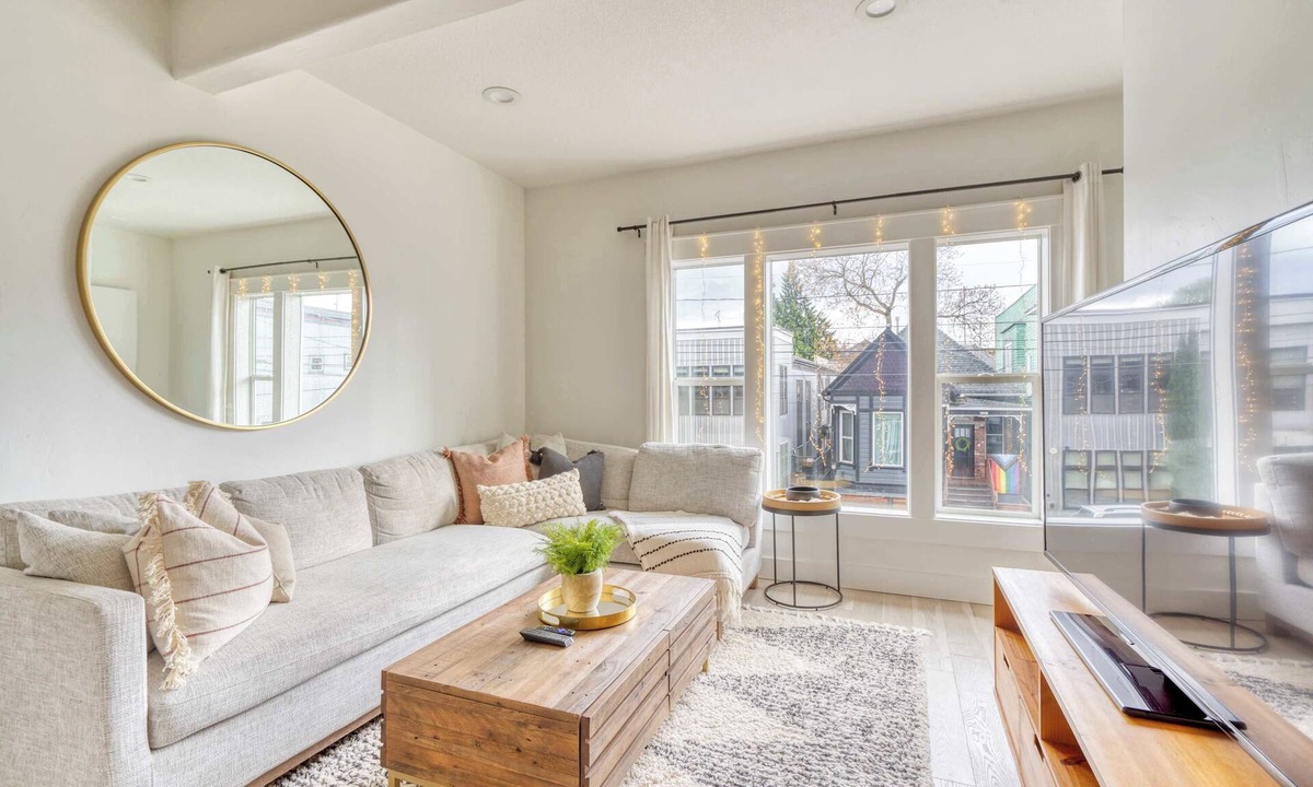 Hosford-Abernethy House | Perfect Ladd's Addition Loft - Breweries & Bars