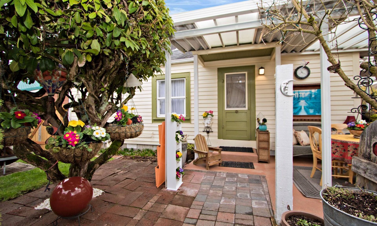 Enumclaw House | Perfect location to an outdoor paradise.