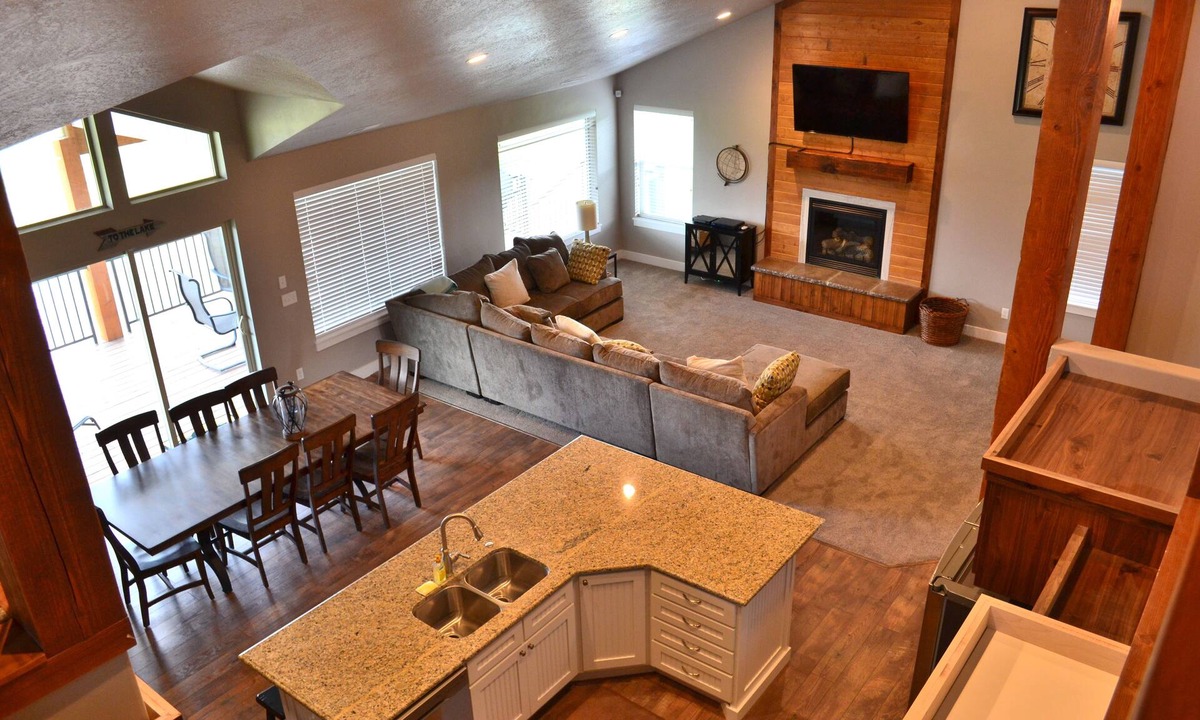 Garden City House | PERFECT LOCATION-Walking distance to beach, restaurants, pickleball, activities!
