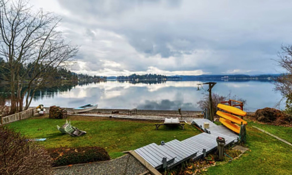 Bremerton Apartment | Perfect place to stay for the Major international sporting event. Ferry access only a few mins away!