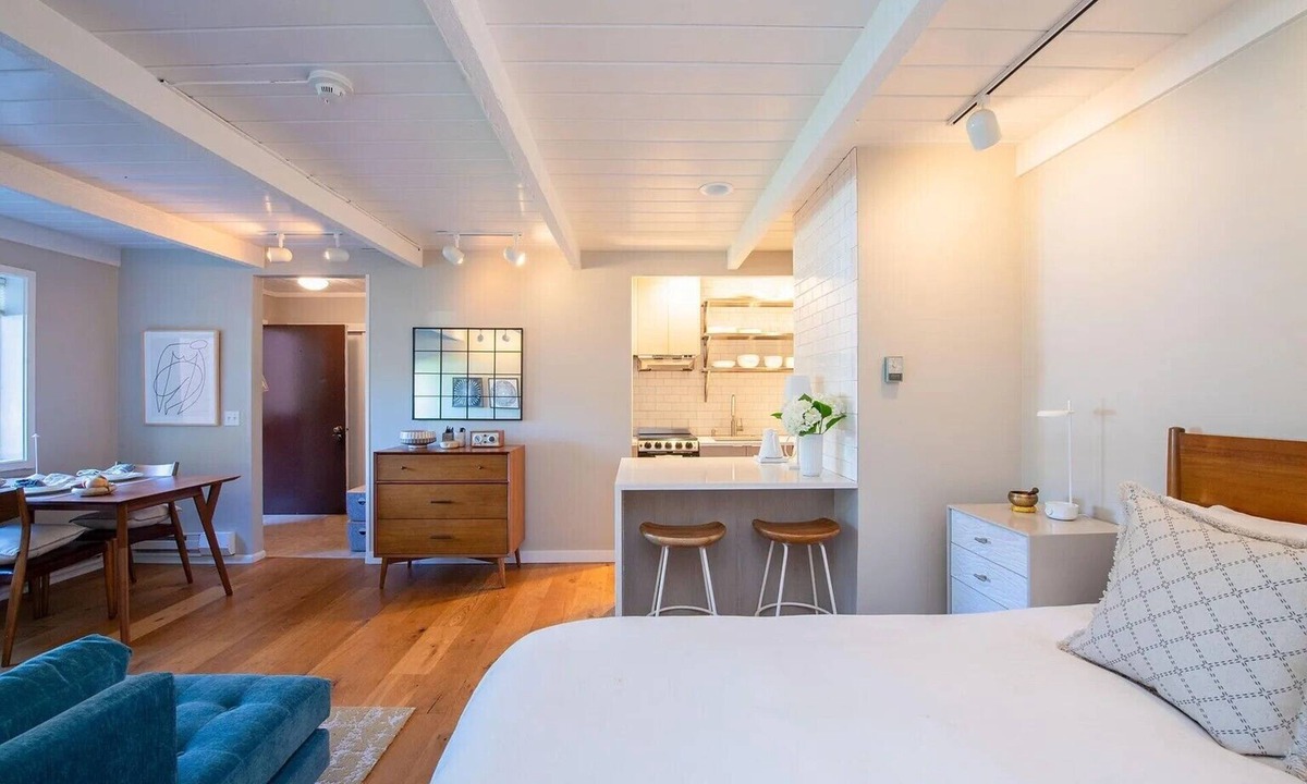 Elkhorn Apartment | Perfectly located and updated studio in the heart of Sun Valley