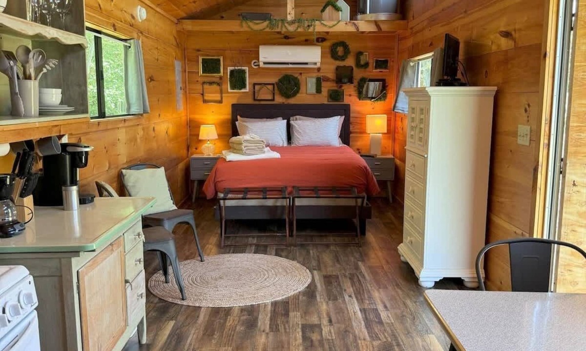 Wilder Cabin | Perrywinkle's Retreat-Hidden Paradise Farms