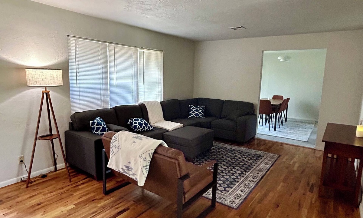 Medford House | Pet & family friendly 3bd house, central location, fenced yard.