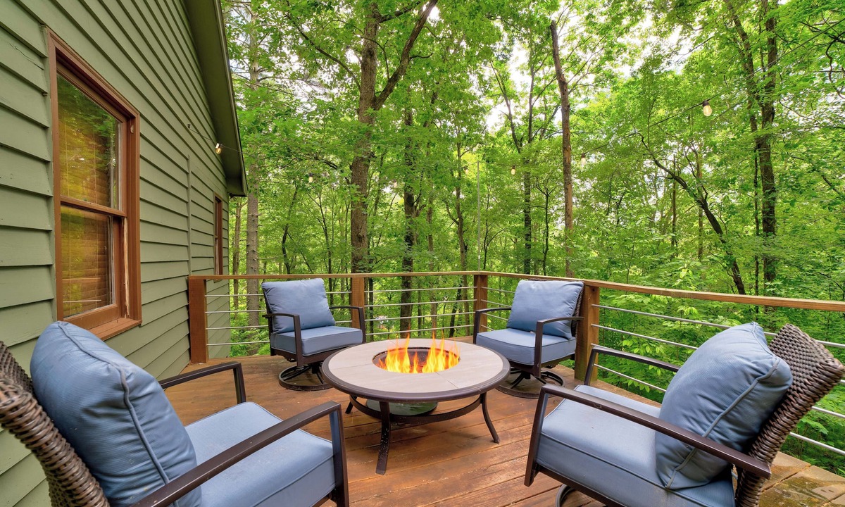 Cherry Log Cabin | Pet-Friendly Aska Adventure Cabin