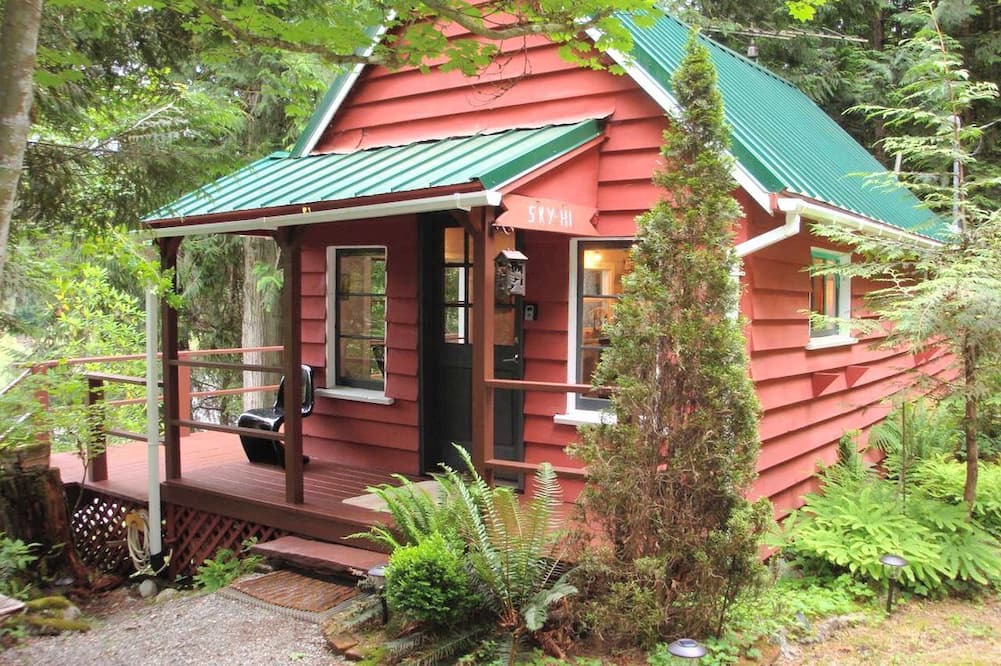 Baring Cabin | Pet-Friendly Cabin Rental Overlooking a River near Skykomish, Washington