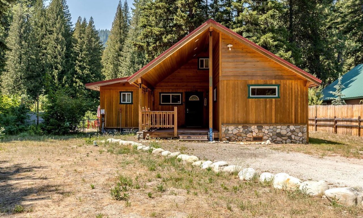 Leavenworth Cabin | Pet-Friendly Cabin Wonderful for a Romantic Getaway in Leavenworth, Washington