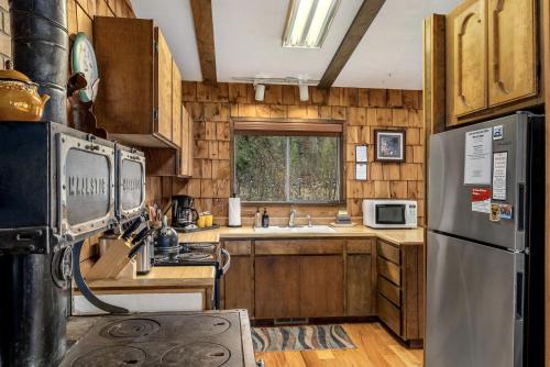 Leavenworth House | Pet-Friendly Cabin Wonderful for a Romantic Getaway in Leavenworth, Washington
