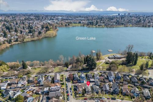 Green Lake House | Pet-friendly Craftsman Home-1 block from Greenlake