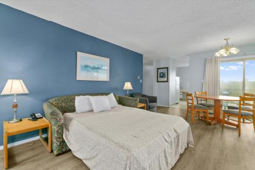 Ocean Shores House | Pet-Friendly Family Fireplace and Kitchen Suite for 8 - Pool and Hot Tub