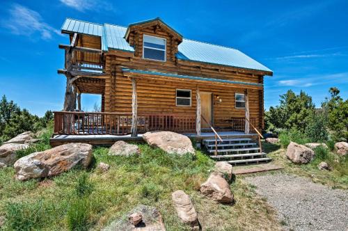 Spanish Valley House | Pet-Friendly Moab Cabin w/Mtn Views & BBQ!