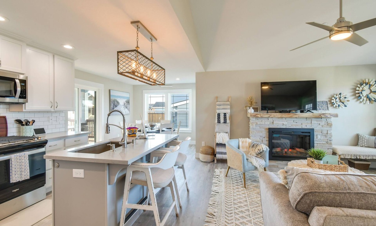 Ocean Shores Cottage | Pet-friendly Retreat w/Fenced Yard, Walk to Beach