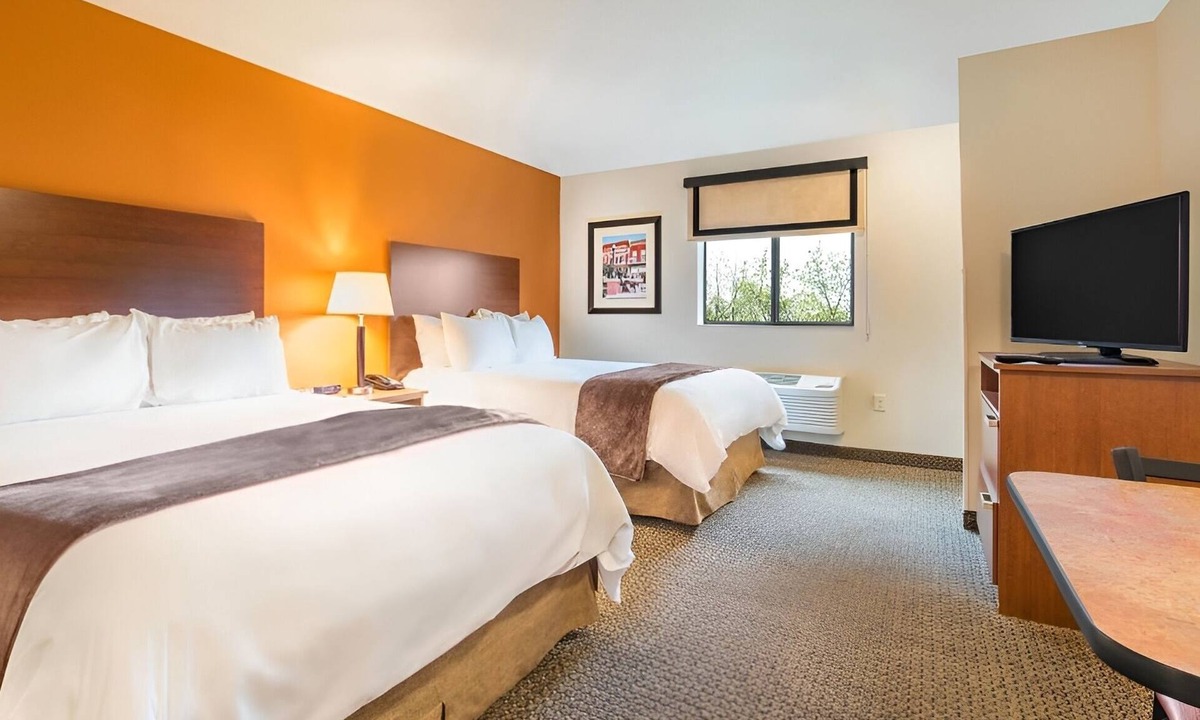 Council Bluffs Hotel | Pet-Friendly Room w/Swimming Pool Perfect for Extended Stays in Council Bluffs