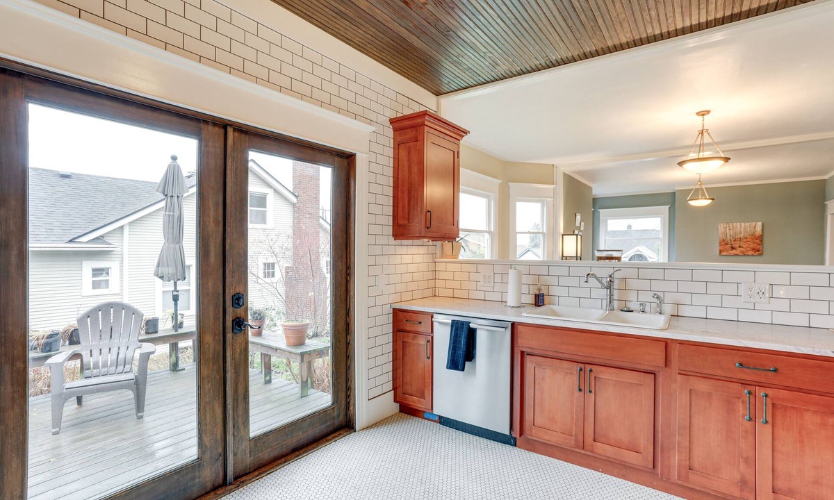 Greenwood House | Pet-Friendly Seattle Home ~ 6 Mi to Downtown!