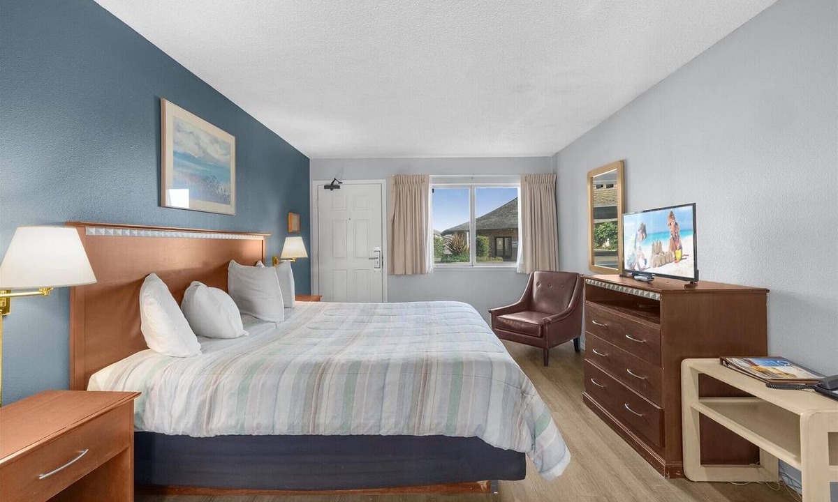 Ocean Shores Condo | Pet-Friendly Studio with Kitchenette & Pool Access