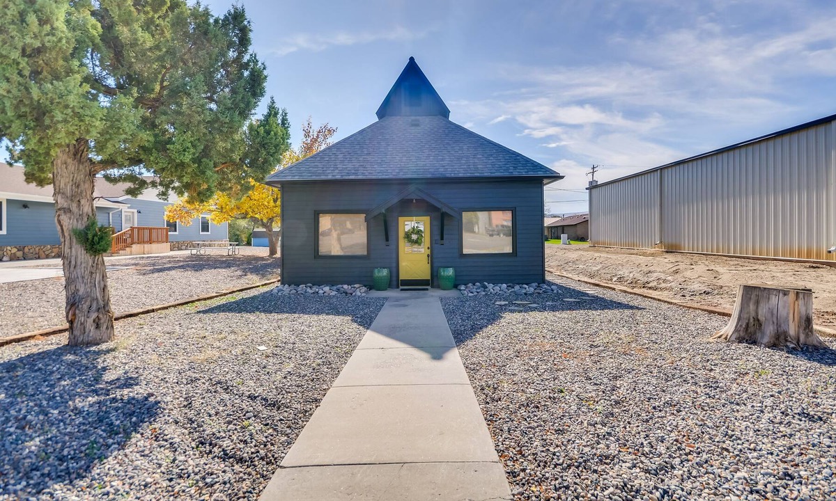 Thermopolis House | Pet-Friendly Thermopolis Home - Walk to Town!