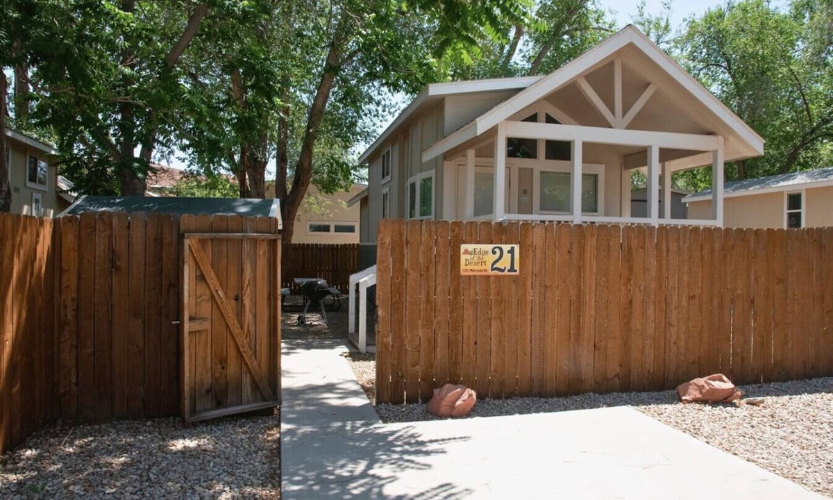 Moab House | Pet-Friendly Tiny Home Near Arches | Sleeps 6 | Fenced Yard | Sunset Mesa