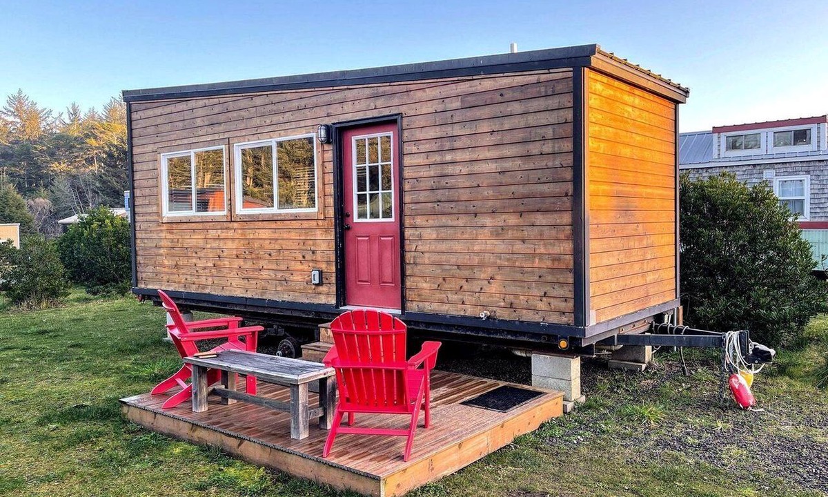 Waldport Cabin | Pet-Friendly Tiny House Getaway with an On-Site Dog Park near Waldport, Oregon