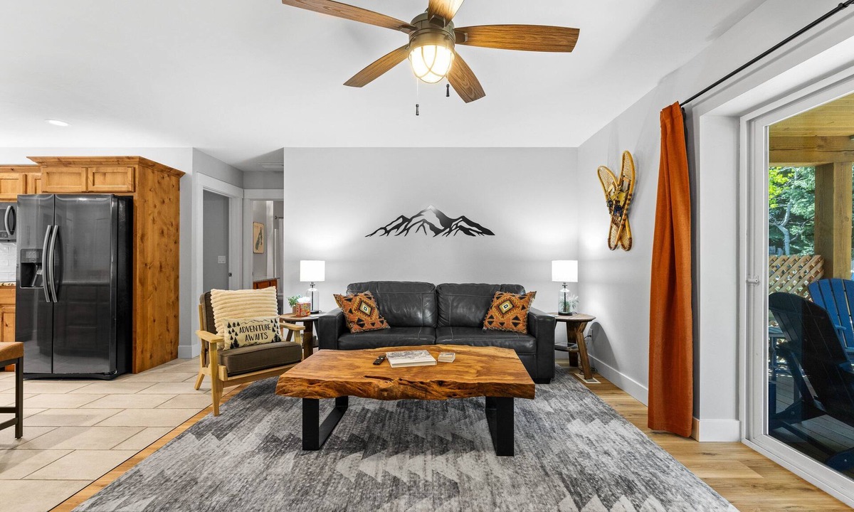 McCall House | Pineview on Baycolt- great parking with hot tub near downtown and golf course