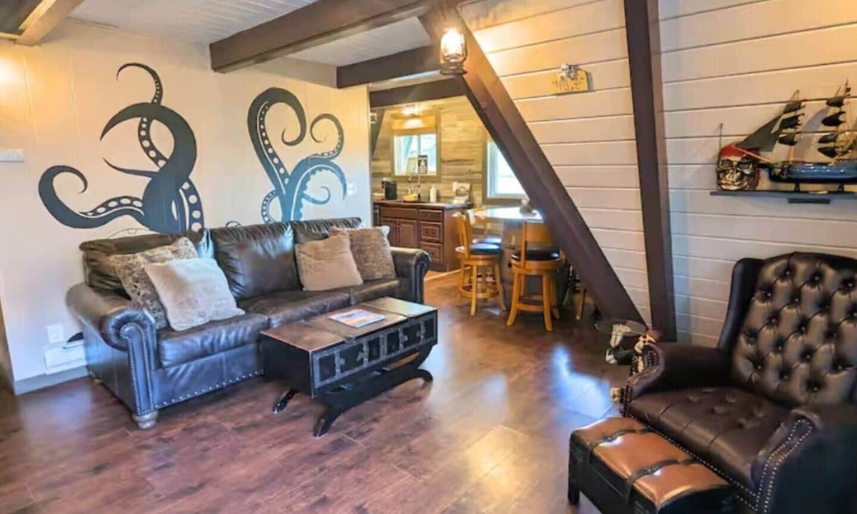 Ocean Shores Villa | Pirate 2-story Villa Near Beach
