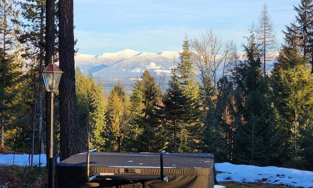 Sandpoint Cabin | Play House Private Ozone Hot Tub, w/BEAUTIFUL views. Quaint, Cozy, & Peaceful.