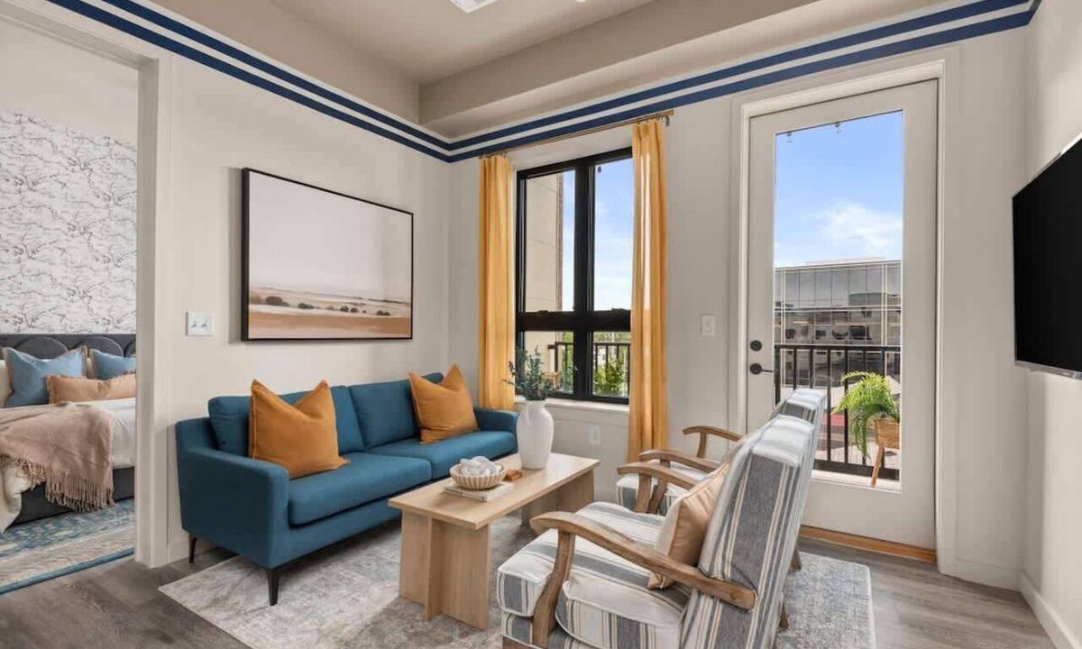 Edgehill Apartment | Plush Haven on Music Row - Parking, Rooftop Lounge
