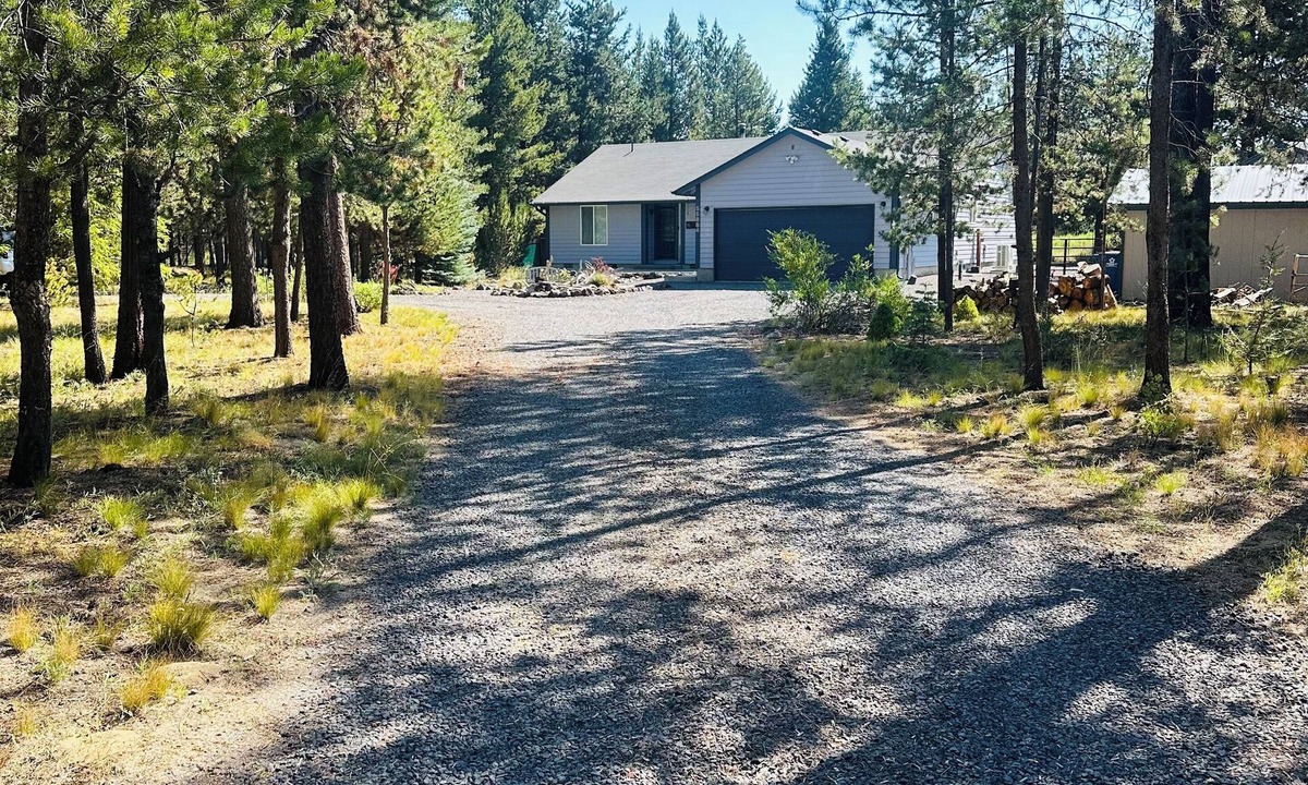 Oregon Water Wonderland House | Ponderosa Ranch-Near Mt Bachelor & Sunriver-Great for waterway access. Hot Tub