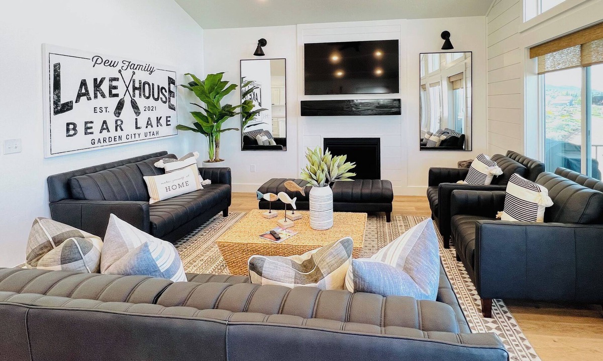 Sweetwater Cottage | Pool Access & Lake Views: Modern Garden City Home