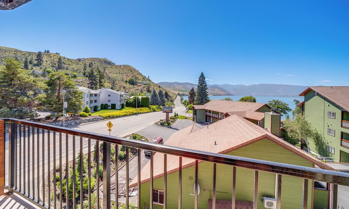 Chelan Apartment | Pool, Hot Tub, & Beach Access! Chelan Family Haven