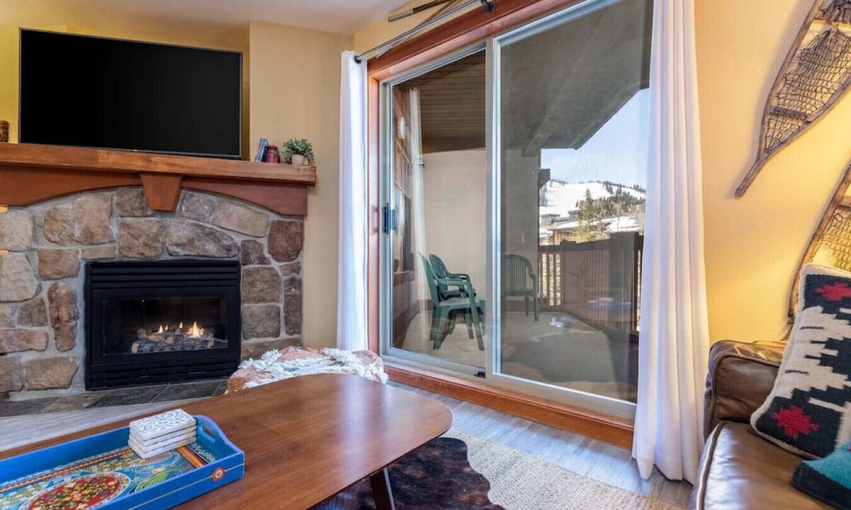 Salt Lake Mountain Resorts Condo | Pool,Hot Tub,Pool Table,Bike,Hike,Ski-Resort View!