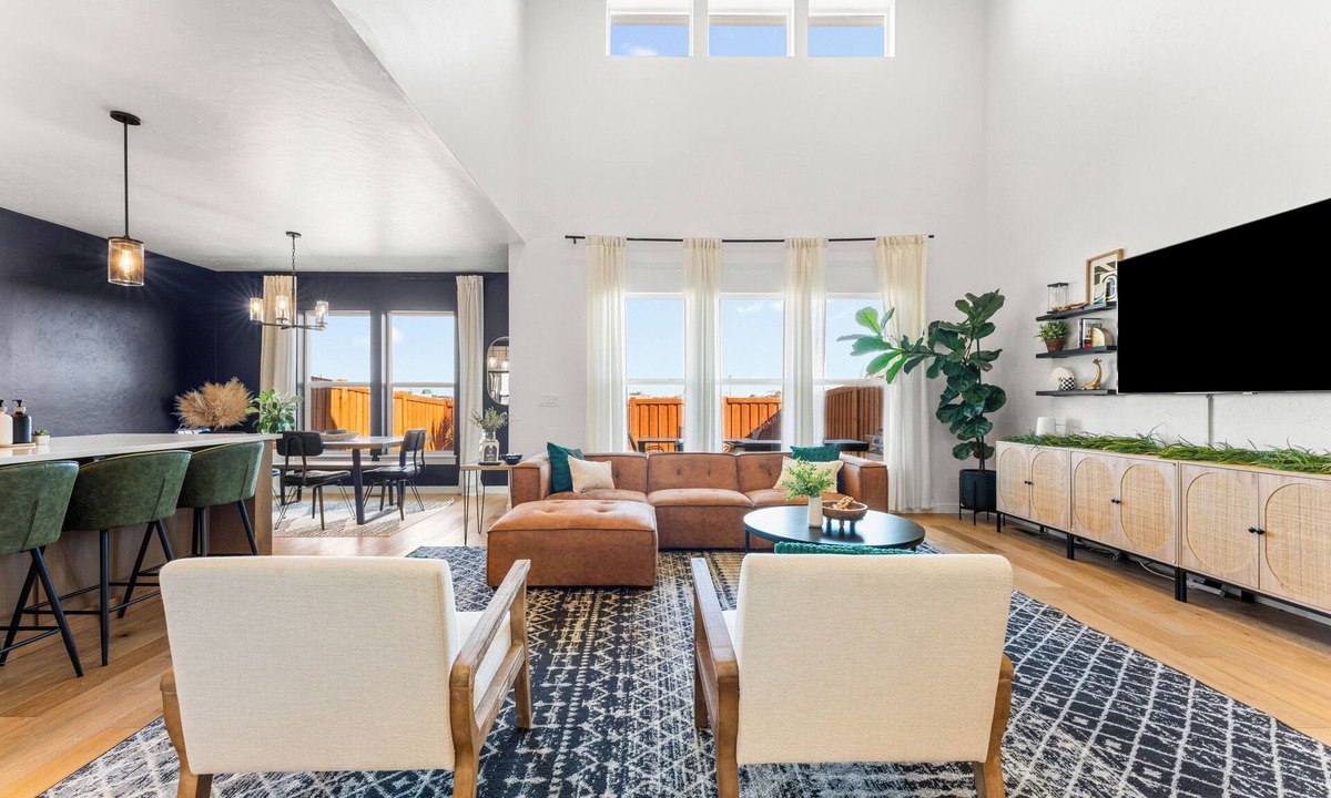 Southwest Ada County Alliance House | POOL - Modern Pet-Free Family Home - Fast Wi-Fi - Central Location