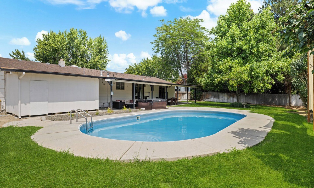 West Valley House | Poolside Paradise with Hot Tub