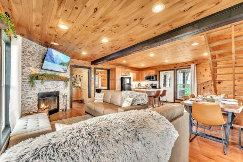 Bryant House | Pop & Granny's cabin with a fire pit hot tub & indoor pool