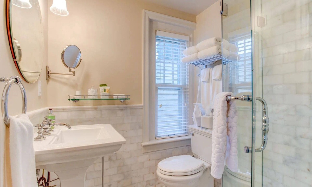 Irvington Bed & Breakfast | Portland's White House Bed & Breakfast - The Teddy & Edith Room