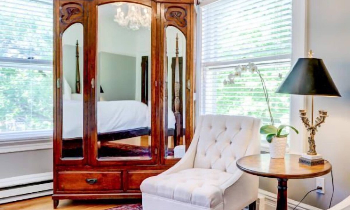 Irvington Bed & Breakfast | Portland's White House Bed & Breakfast - The Franklin & Eleanor Room