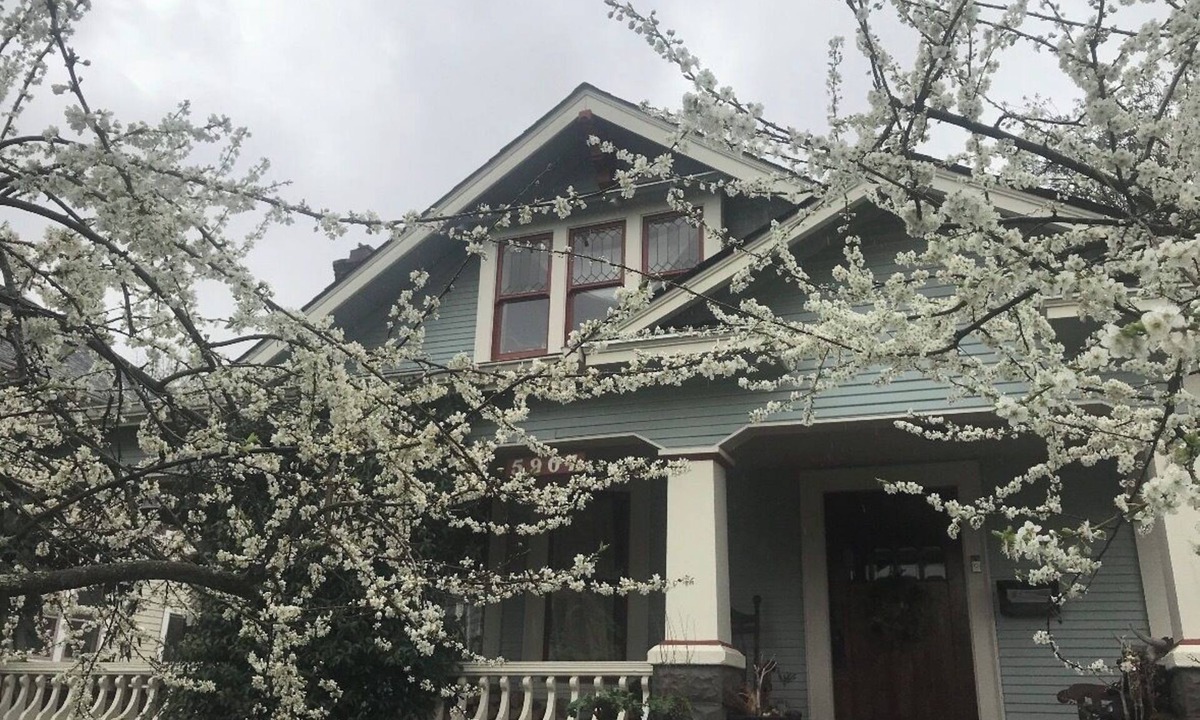 King House | Portland Sanctuary: A 2-bedroom house with AC in vibrant Portland