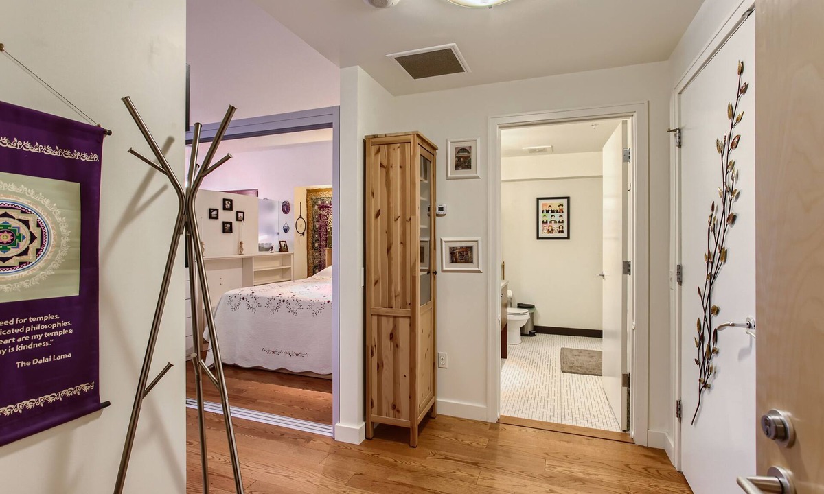 Corbett - Terwilliger - Lair Hill Condo | Portland Waterfront Condo w/Views of Mt. St. Helens