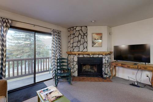 North Park City Apartment | Powder Pointe Condominiums 105A