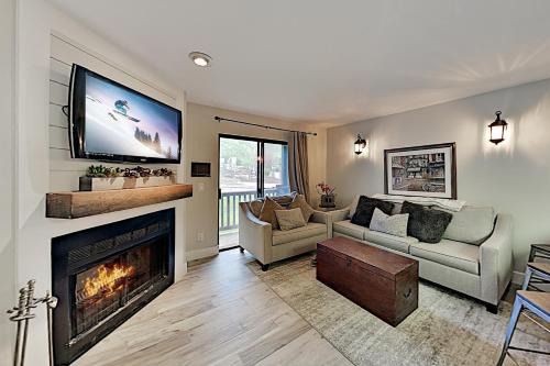 North Park City Apartment | Powder Pointe Condominiums 102A