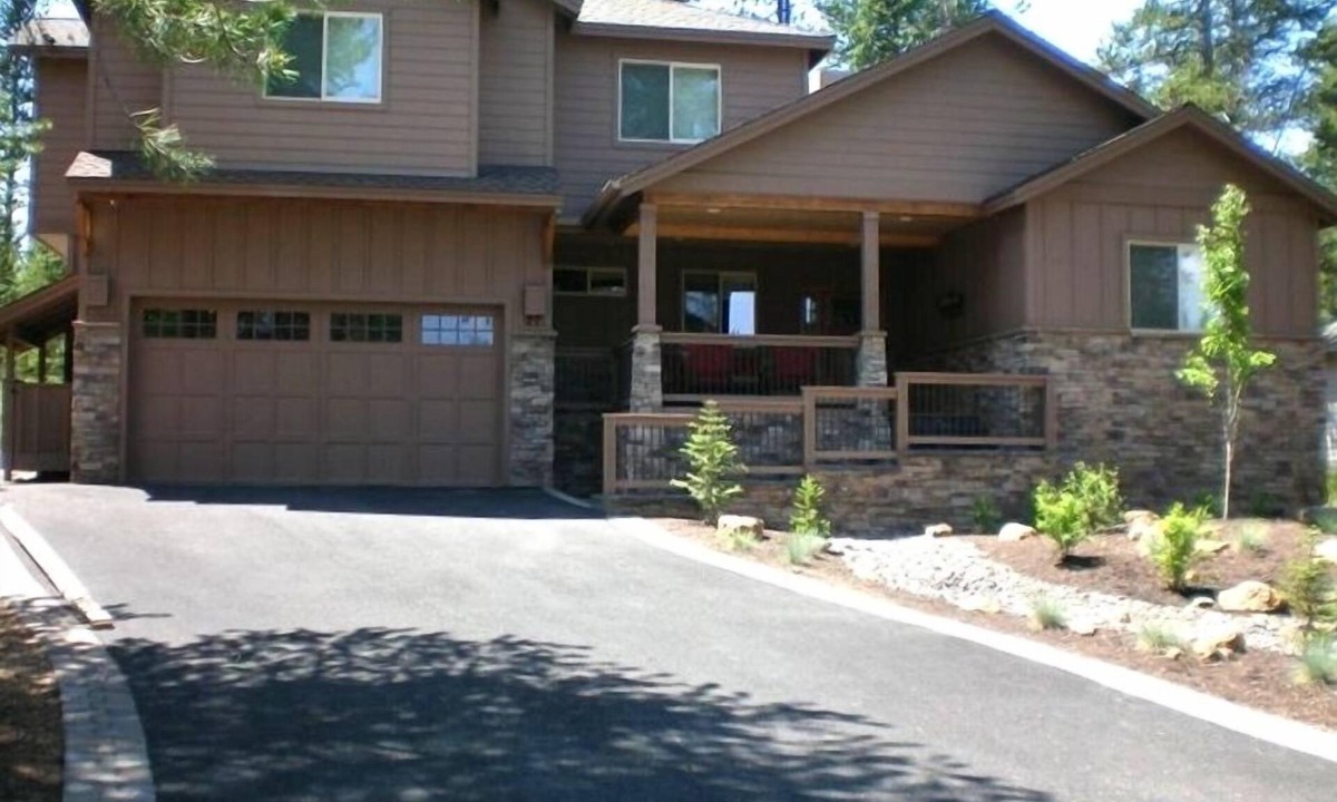 Deer Park House | Premier Luxury Home with 6 BR/7 BA, Hot Tub, Game Room, SHARC passes, A/C