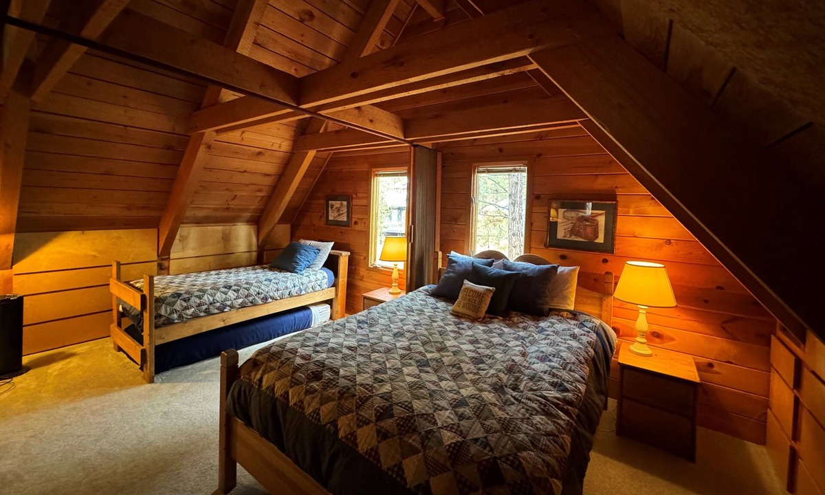 Sunriver Ski Chalet | President's Day Sale! Just Relisted after Remodel, New Hot Tub, 5-Stars Reviews