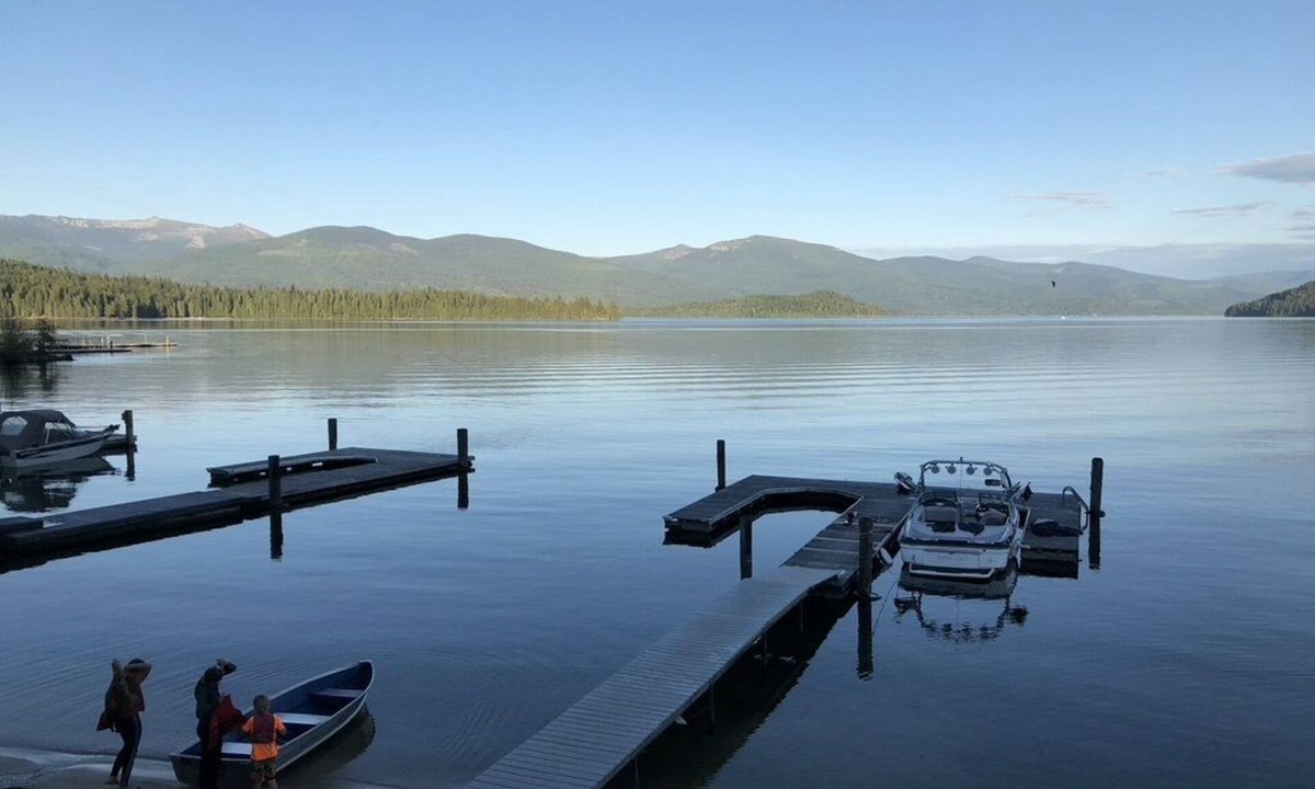 Priest River House | Priest Lake BEACHFRONT w 2 slip Dock