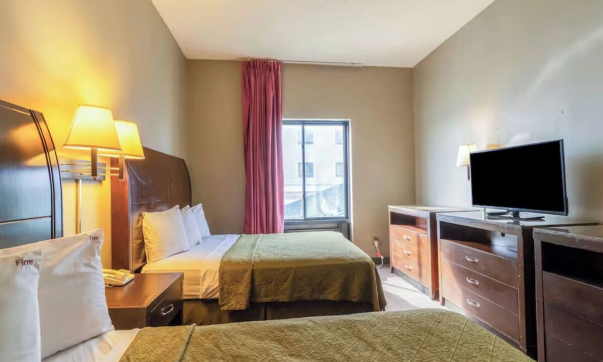 Jonesboro Hotel | Prime Jonesboro Location: Near The Mall at Turtle Creek & ASU Stadium | 2 Units